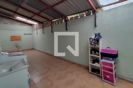 Casa à venda com 300m², 3 quartos e 1 vagaÁrea de Serviço