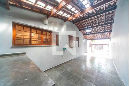 Casa à venda com 300m², 3 quartos e 2 vagasGaragem