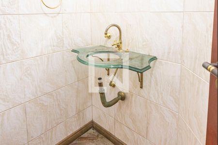 Casa à venda com 300m², 3 quartos e 2 vagaslavabo