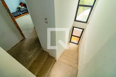 Casa à venda com 144m², 2 quartos e 2 vagasEscada