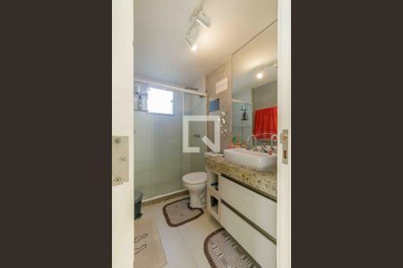 Casa de condomínio à venda com 240m², 4 quartos e 1 vagaBanheiro da Suíte 3