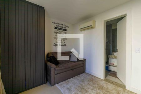 Casa de condomínio à venda com 240m², 4 quartos e 1 vagaSuíte 2