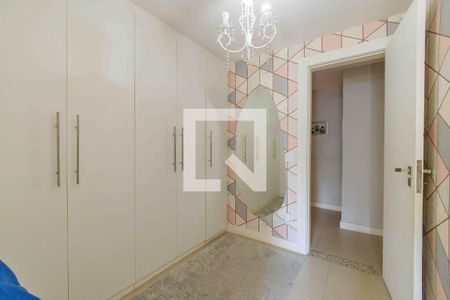 Casa de condomínio à venda com 240m², 4 quartos e 1 vagaSuíte 1