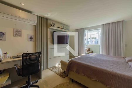 Casa de condomínio à venda com 240m², 4 quartos e 1 vagaSuíte 3