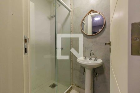 Casa de condomínio à venda com 240m², 4 quartos e 1 vagaBanheiro de Serviço