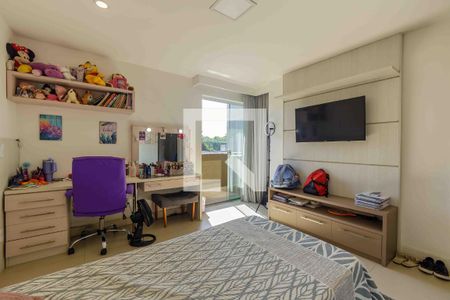 Casa de condomínio à venda com 240m², 4 quartos e 1 vagaSuíte 1