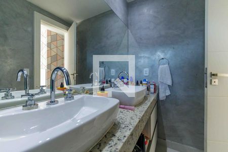 Casa de condomínio à venda com 240m², 4 quartos e 1 vagaBanheiro da Suíte 1