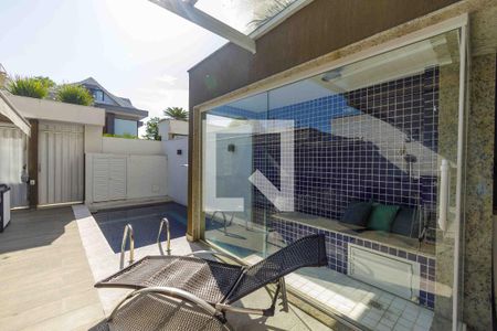 Casa de condomínio à venda com 240m², 4 quartos e 1 vagaÁrea de Lazer