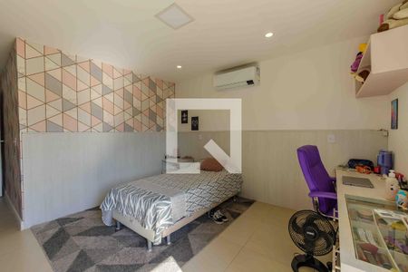 Casa de condomínio à venda com 240m², 4 quartos e 1 vagaSuíte 1