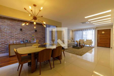 Casa de condomínio à venda com 240m², 4 quartos e 1 vagaSala