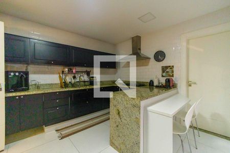 Casa de condomínio à venda com 240m², 4 quartos e 1 vagaCozinha