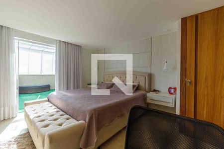 Casa de condomínio à venda com 240m², 4 quartos e 1 vagaSuíte 3