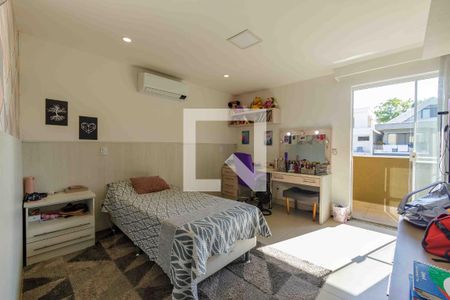 Casa de condomínio à venda com 240m², 4 quartos e 1 vagaSuíte 1