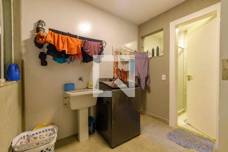 Casa de condomínio à venda com 240m², 4 quartos e 1 vagaÁrea de Serviço