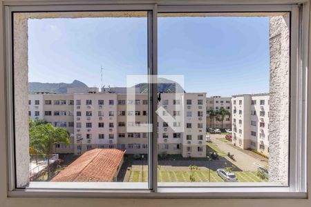 Sala Janela de apartamento para alugar com 2 quartos, 44m² em Vargem Pequena, Rio de Janeiro