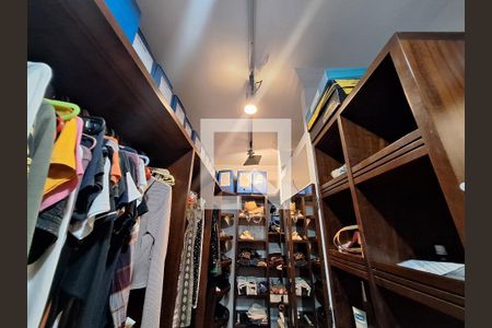 Apartamento à venda com 220m², 2 quartos e sem vagaCloset