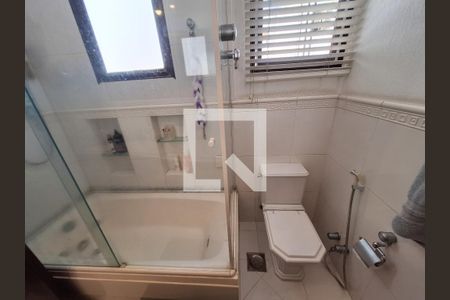 Apartamento à venda com 220m², 2 quartos e sem vagaBanheiro da suíte 1