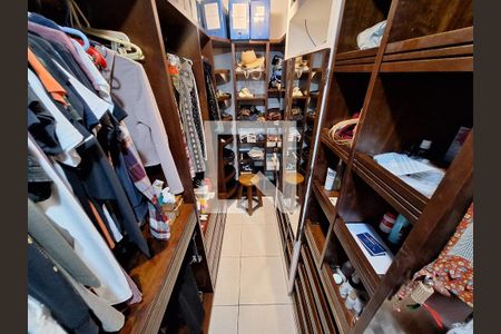 Apartamento à venda com 220m², 2 quartos e sem vagaCloaset