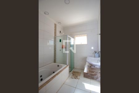 Casa para alugar com 150m², 2 quartos e 2 vagas Casa para alugar com 150m², 2 quartos e 2 vagasBanheiro da Suíte