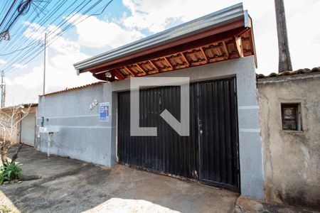 Casa para alugar com 150m², 2 quartos e 2 vagas Casa para alugar com 150m², 2 quartos e 2 vagasFachada