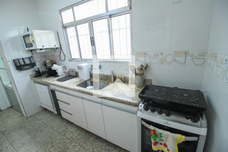 Casa à venda com 300m², 3 quartos e 2 vagas Casa à venda com 300m², 3 quartos e 2 vagasCozinha