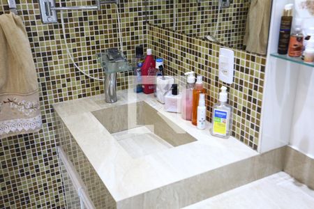 Apartamento à venda com 120m², 4 quartos e 3 vagasBanheiro da Suíte 1