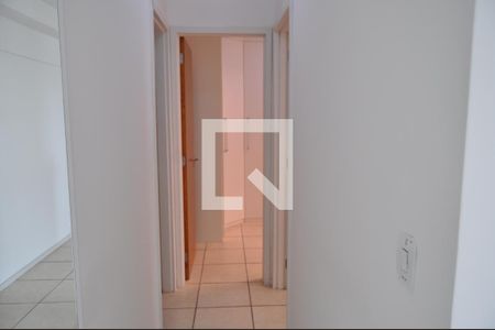 Corredor de apartamento para alugar com 2 quartos, 52m² em Del Castilho, Rio de Janeiro