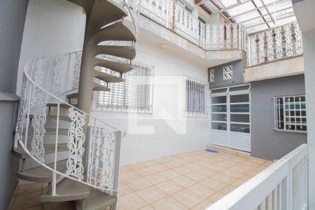 Casa à venda com 300m², 3 quartos e 3 vagas Casa à venda com 300m², 3 quartos e 3 vagasÁrea comum