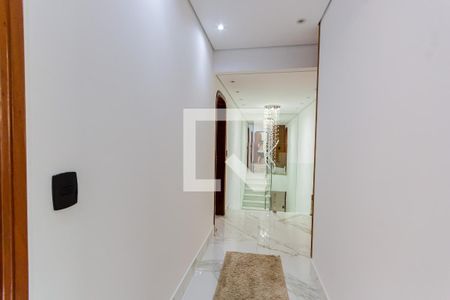 Casa à venda com 340m², 5 quartos e 6 vagasCorredor Interno