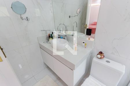 Casa à venda com 340m², 5 quartos e 6 vagasBanheiro da Suíte 2