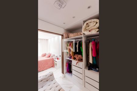 Casa à venda com 340m², 5 quartos e 6 vagasCloset da Suíte 2