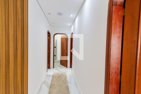 Casa à venda com 340m², 5 quartos e 6 vagasCorredor Interno