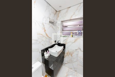 Casa à venda com 340m², 5 quartos e 6 vagasBanheiro de Serviço