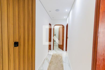 Casa à venda com 340m², 5 quartos e 6 vagasCorredor Interno