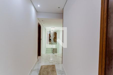 Casa à venda com 340m², 5 quartos e 6 vagasCorredor Interno