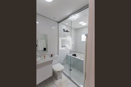 Casa à venda com 340m², 5 quartos e 6 vagasBanheiro da Suíte 2