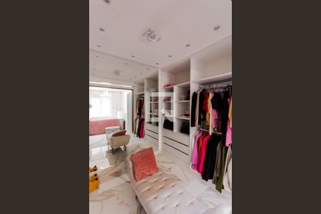 Casa à venda com 340m², 5 quartos e 6 vagasCloset da Suíte 2