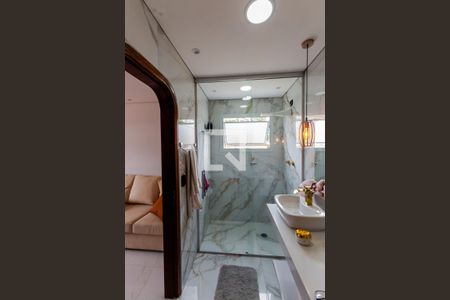 Casa à venda com 340m², 5 quartos e 6 vagasBanheiro da Suíte 1