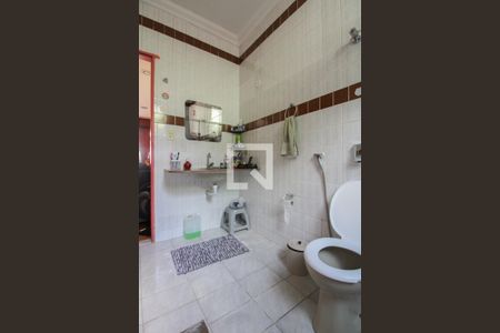 Casa à venda com 405m², 5 quartos e 4 vagasBanheiro da Suíte 1 