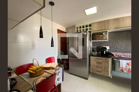 Apartamento à venda com 190m², 4 quartos e 2 vagas Apartamento à venda com 190m², 4 quartos e 2 vagasCozinha e Área de Serviço