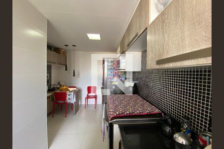Apartamento à venda com 190m², 4 quartos e 2 vagas Apartamento à venda com 190m², 4 quartos e 2 vagasCozinha e Área de Serviço