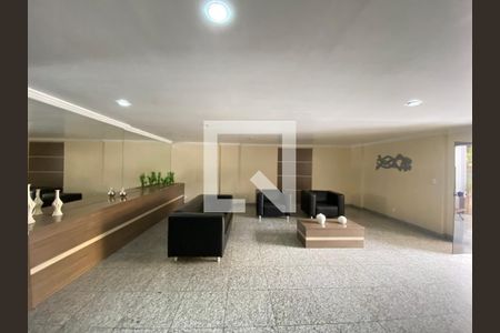Apartamento à venda com 190m², 4 quartos e 2 vagas Apartamento à venda com 190m², 4 quartos e 2 vagasHall de entrada