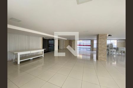Apartamento à venda com 190m², 4 quartos e 2 vagas Apartamento à venda com 190m², 4 quartos e 2 vagasÁrea comum - Salão de festas