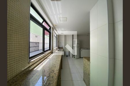 Apartamento à venda com 190m², 4 quartos e 2 vagas Apartamento à venda com 190m², 4 quartos e 2 vagasÁrea comum - Salão de festas