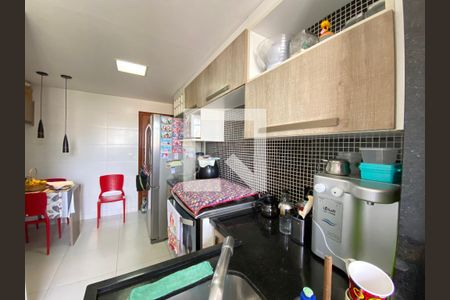 Apartamento à venda com 190m², 4 quartos e 2 vagas Apartamento à venda com 190m², 4 quartos e 2 vagasCozinha e Área de Serviço