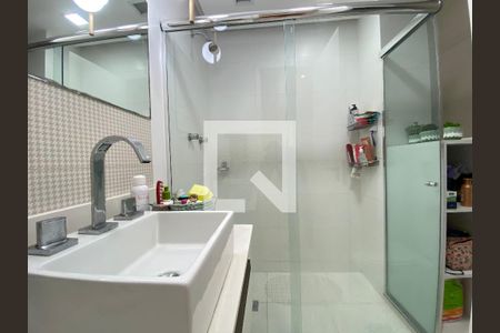 Apartamento à venda com 190m², 4 quartos e 2 vagas Apartamento à venda com 190m², 4 quartos e 2 vagasBanheiro do Quarto 1