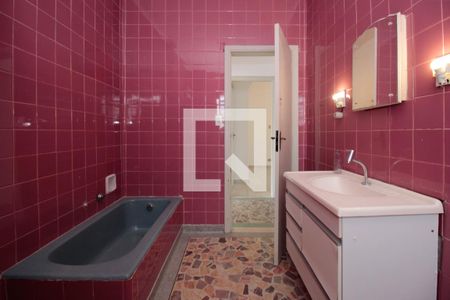 Casa à venda com 250m², 2 quartos e 4 vagasBanheiro