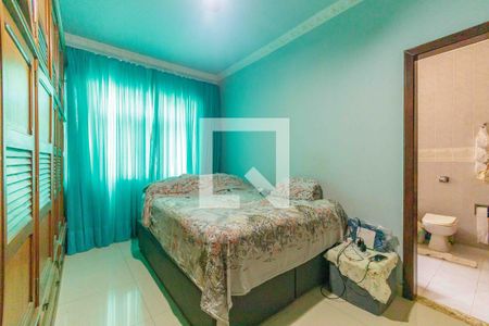 Casa de condomínio à venda com 335m², 5 quartos e 5 vagasSuíte 2