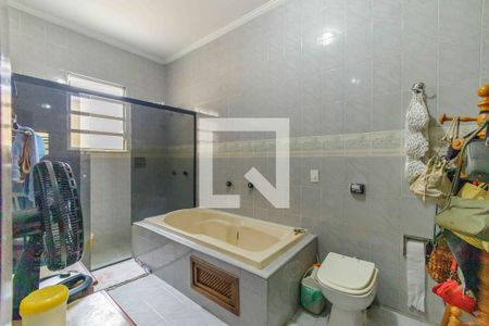 Casa de condomínio à venda com 335m², 5 quartos e 5 vagasBanheiro da Suíte 2