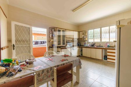 Casa de condomínio à venda com 335m², 5 quartos e 5 vagasCozinha